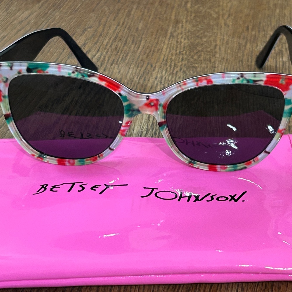 Betsey Johnson Retro Style Floral Sunglasses